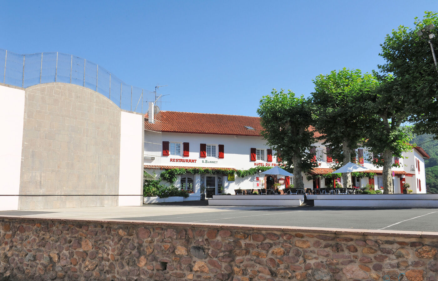 H+öTEL-FRONTON-02