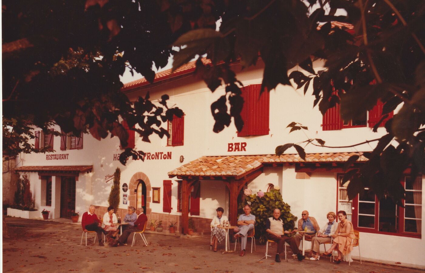 maison-bonnet-hotel-fronton-restaurant-histoire-famille-itxassou
